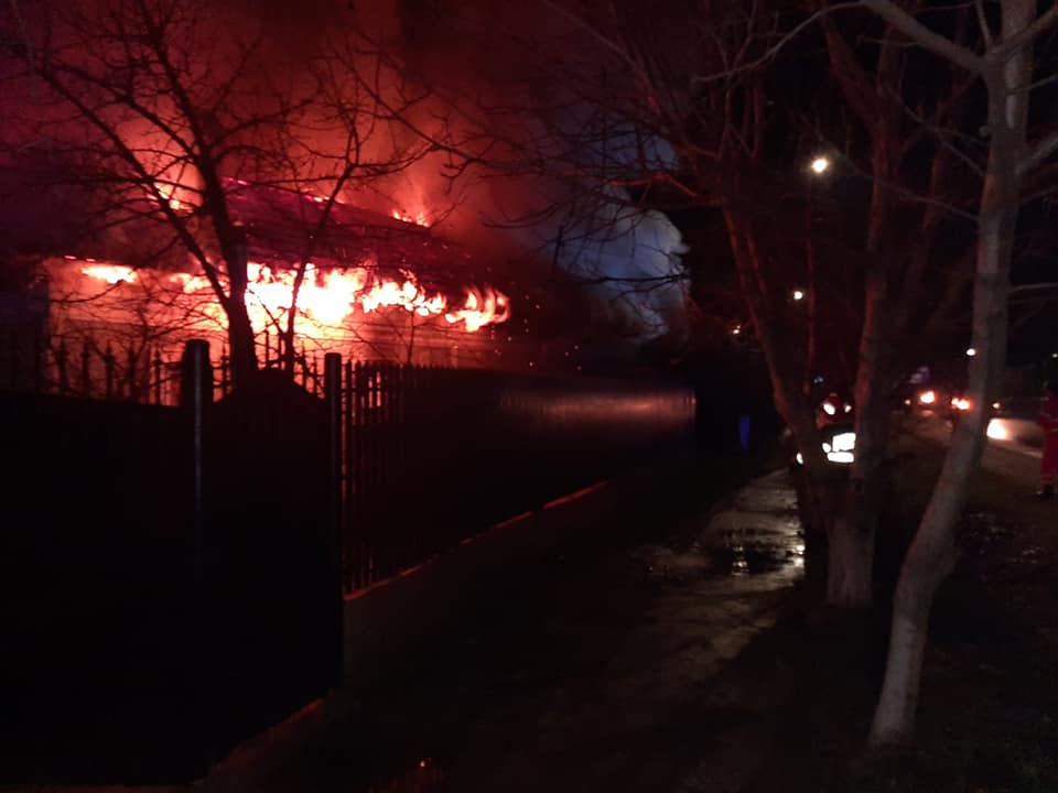 Tragedie în Teleorman, în urma unui incendiu! Un bărbat a murit, o femeie se zbate între viață și moarte