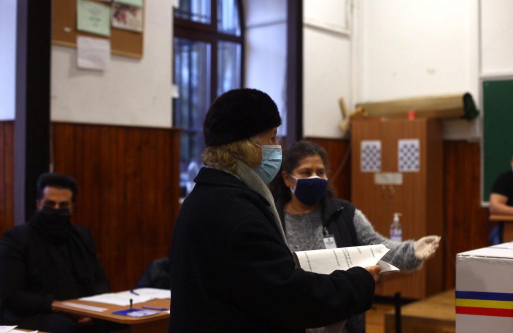 ALEGERI PARLAMENTARE 2020. Incidentele se țin în lanț: O femeie nu a fost lăsată să voteze pentru că membrii secției erau în pauză de masă