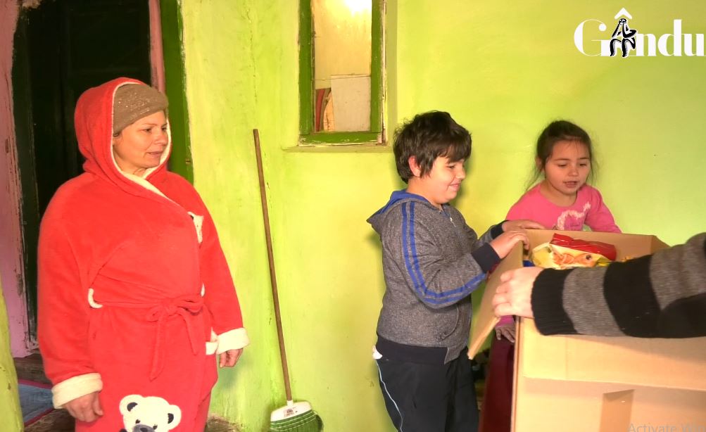 CAMPANIE GÂNDUL.RO. Moș Crăciun există! Sărbători de neuitat pentru doi copii din România (FOTO+VIDEO)