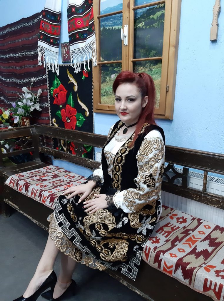 Denisa Gog, o tânără cântăreață de muzică populară, a murit într-un grav accident rutier, în Timiș