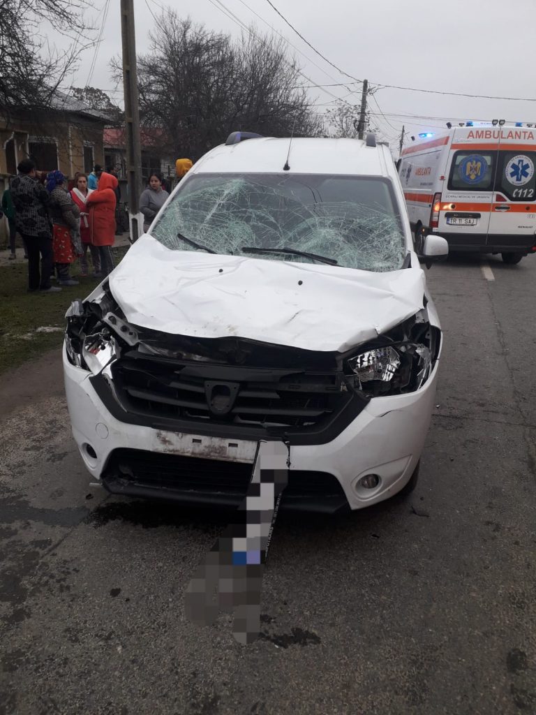 Teleorman: O mașină a lovit un grup de trei persoane, pe Drumul Național 5C