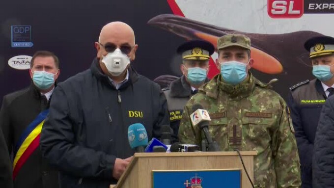 VIDEO. În ziua de Crăciun, primele doze de vaccin anti-Covid au intrat în România. Arafat: „Este lumina de la capătul tunelului”
