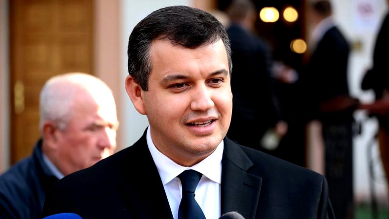 Eugen Tomac, mesaj pentru români la cumpăna dintre ani: ”Avem idealuri în care credem și pe care merită să le slujim cu demnitate și patriotism”