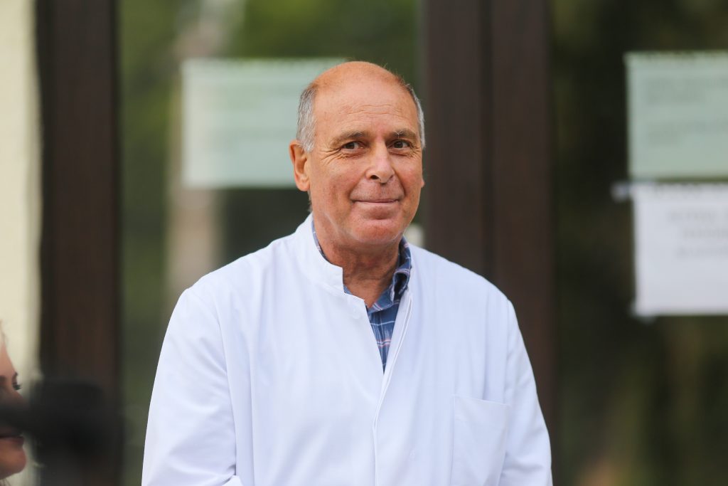 Medicul Virgil Musta despre vaccinul împotriva COVID-19: Cele mai multe dintre efectele secundare apar la nivelul brațului, acolo unde se injectează serul. Nu are efecte mai grave decât majoritatea vaccinurilor