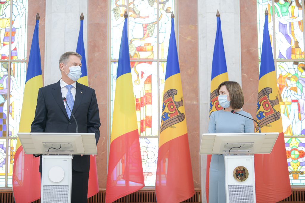 Klaus Iohannis, în vizită la Chișinău: „De azi, Moldova și România reintră într-o interacțiunea firească, frățească și deschisă”| Maia Sandu: „Pornim o nouă prietenie la nivel înalt între Republica Moldova şi România”
