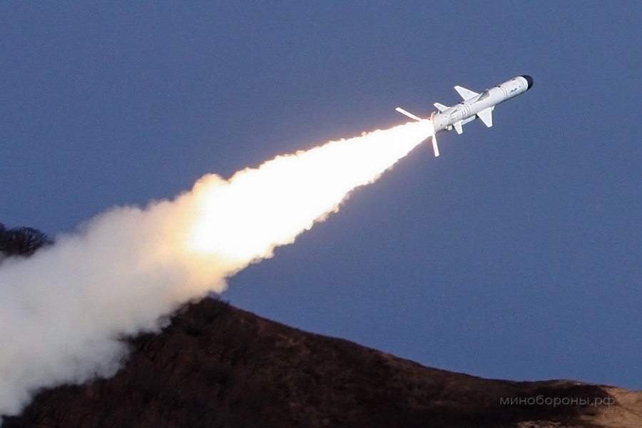 Rachete israeliene, interceptate deasupra Siriei! Bombardamente în provincia Hama
