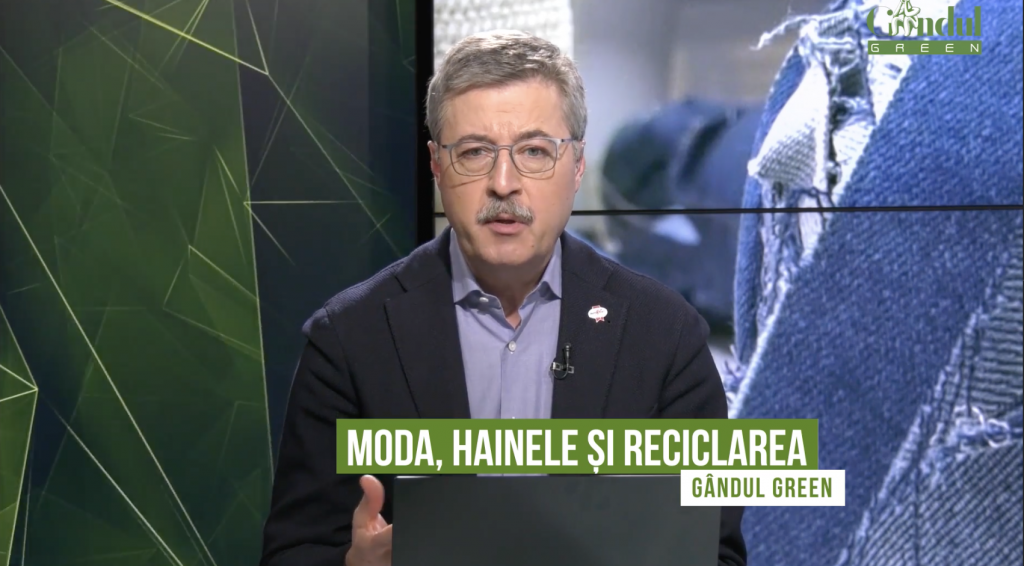 GÂNDUL GREEN. MODA, HAINELE ȘI RECICLAREA: „Pentru fabricarea unei perechi de blugi se consumă 7000 de litri de apă”