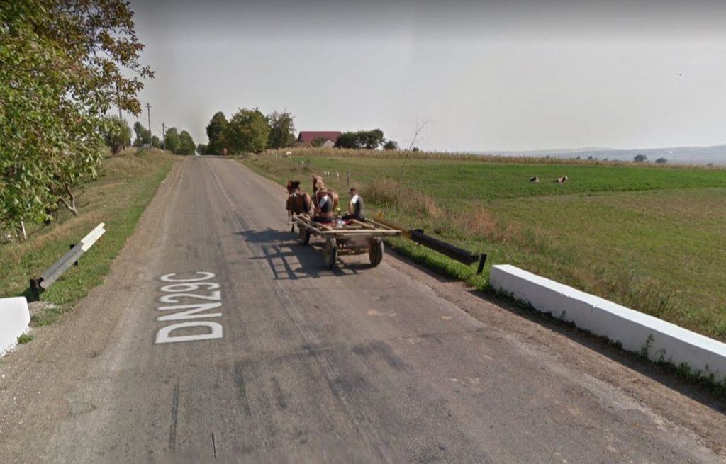 ALEGERI PARLAMENTARE 2020. Secție de votare amplasată într-un bar din Botoșani. Primarița: „Școala e în renovare, nu am avut altă variantă”