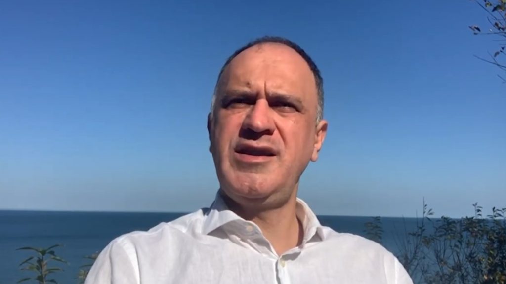 Mărturia unui medic român din New York, după ce s-a vaccinat anti-COVID-19. „Am făcut prima doză acum două zile. Sunt dovada vie…”