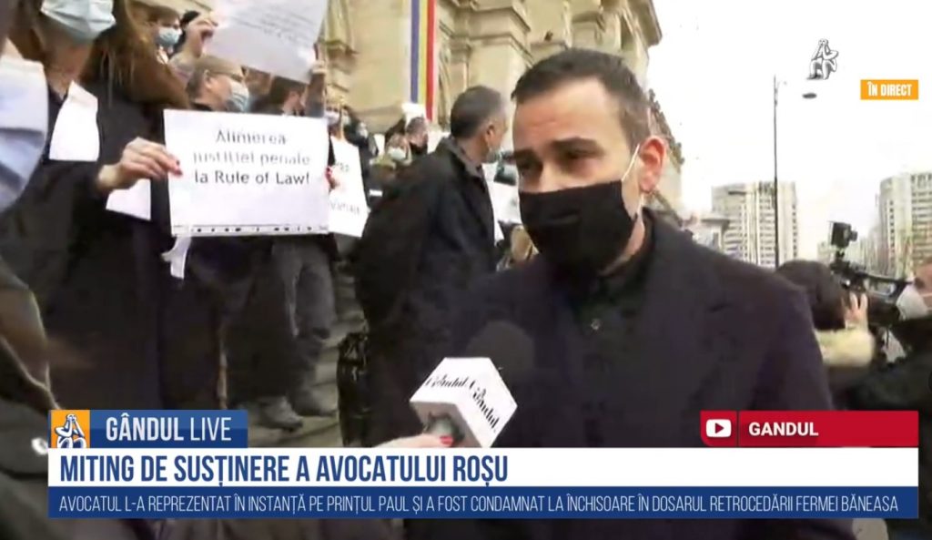 GÂNDUL LIVE. Avocatul Silviu Stratulat, la protestul pentru susținerea colegului de breaslă Robert Roșu: „Suntem convinși de nevinovăția lui. Ne exprimăm susținerea față de meseria de avocat”