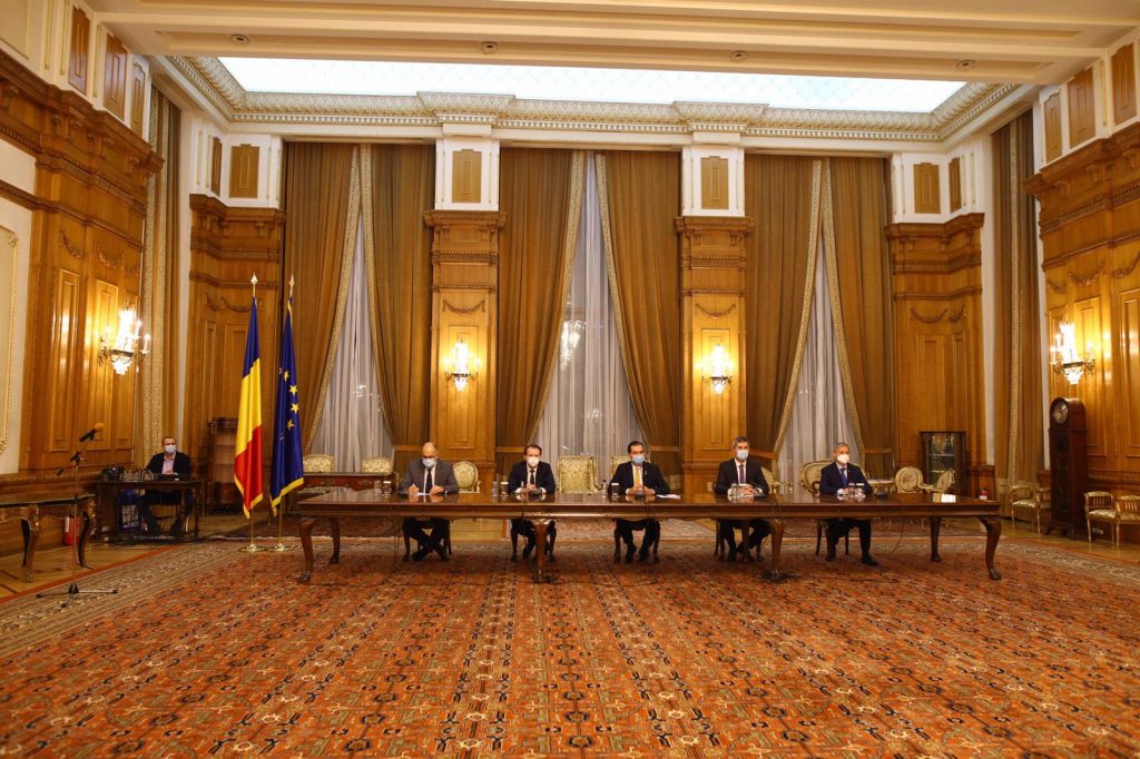 Liderii PNL, USR PLUS şi UDMR au semnat acordul de guvernare