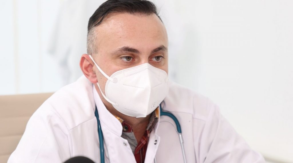 Ce spune medicul Adrian Marinescu despre redeschiderea școlilor și prioritizarea vaccinării părinților. „Avem nevoie de un proces de educație care să continue”