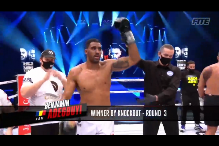 Victorie istorică a luptătorului român de kickboxing. Benjamin Adegbuyi l-a făcut K.O. pe legendarul Badr Hari