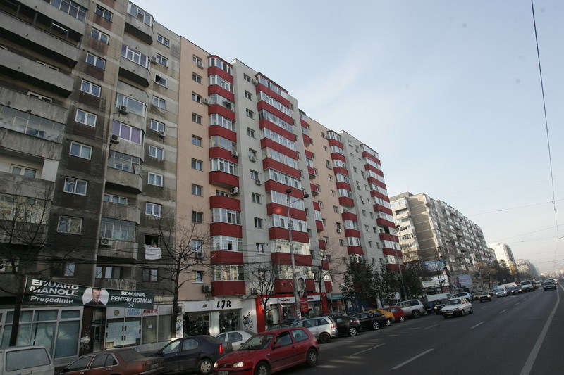 Femeie din Oradea, găsită moartă lângă blocul în care locuia, după ce a căzut de la etaj. “Avea probleme cu nervii!”
