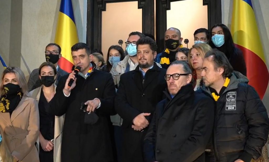 AUR continuă sfidarea măsurilor de protecție: Magnatul Bobby Păunescu, fără mască, alături de George Simion la sediul partidului