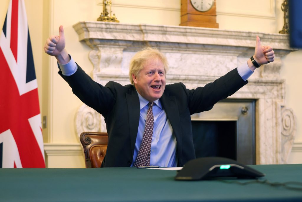 Boris Johnson face pe Moș Crăciun. Ce „cadou” le-a adus britanicilor