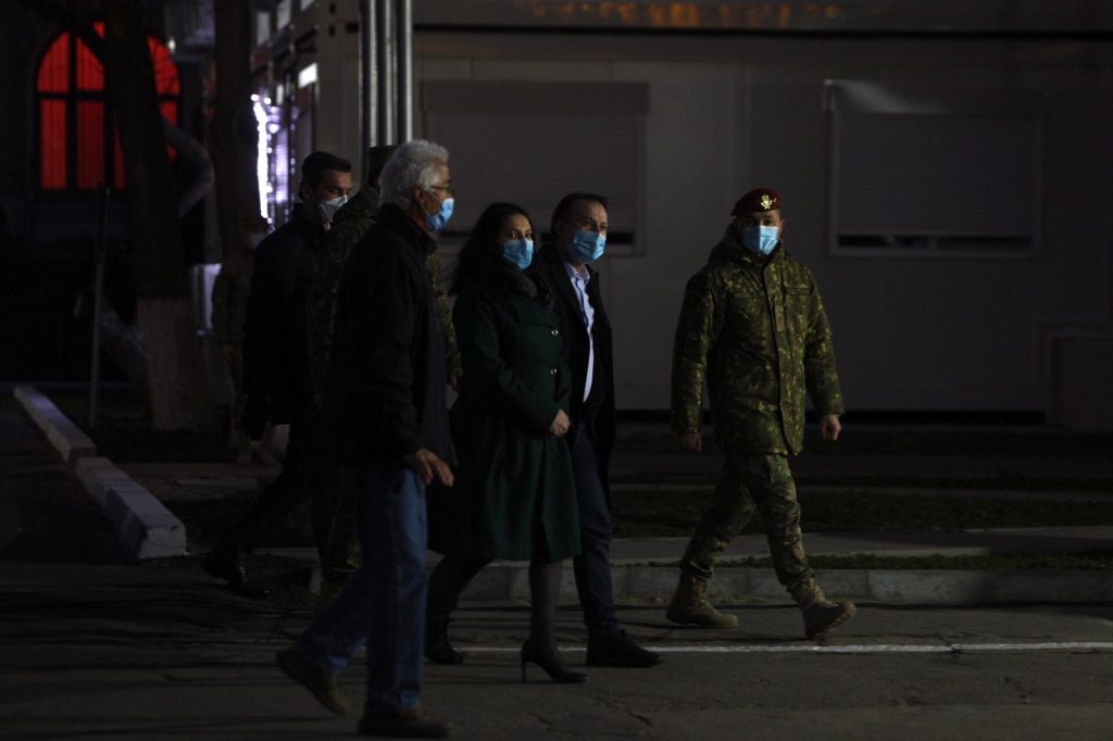 PANDEMIE COVID-19. Primele doze de vaccin au ajuns la „Cantacuzino”. Recepția, făcută de Florin Cîțu, Vlad Voiculescu și Raed Arafat! – Galerie FOTO