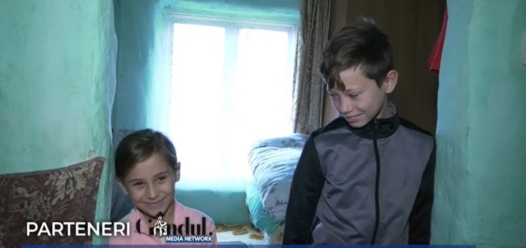 CAMPANIE GÂNDUL.RO. Moș Crăciun nu uită de nimeni. Copiii săraci din familiile din România au primit cadouri de Crăciun (VIDEO)
