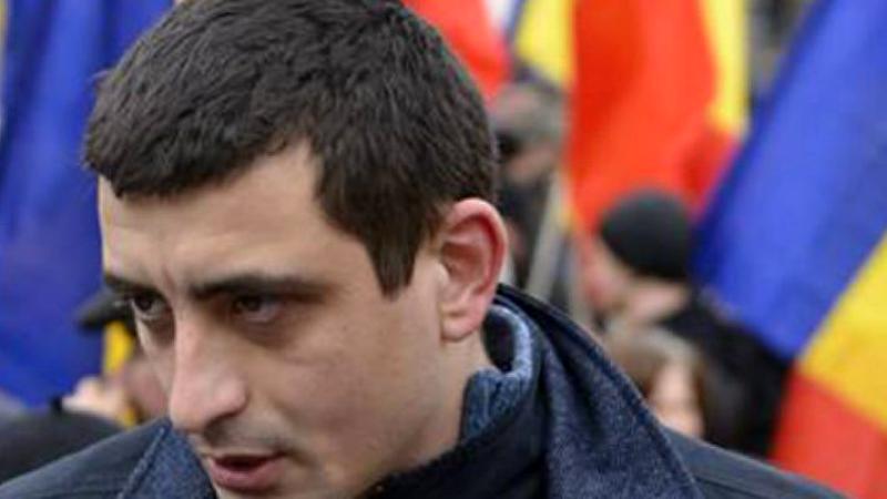Ce fel de mască a purtat George Simion în Parlament: „E foarte regulamentară… I-am promis una și lui Marcel Ciolacu”