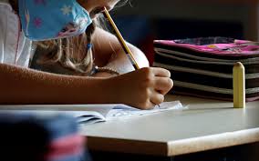Strategia de digitalizare  a educației din România:  În curricula școlară din clasele I-IV să fie introduse competențele digitale | Tinerii din România, pe ultimul loc în UE