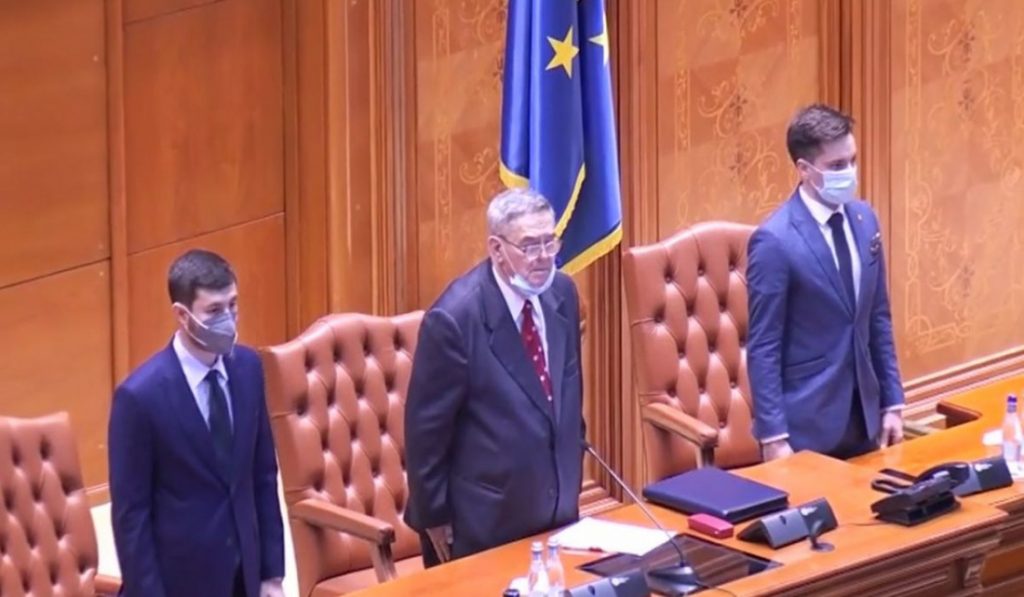 Liderii AUR, fără mască în Parlament! După Șoșoacă, și Lucian Feodorov a prezidat plenul cu masca sub bărbie!