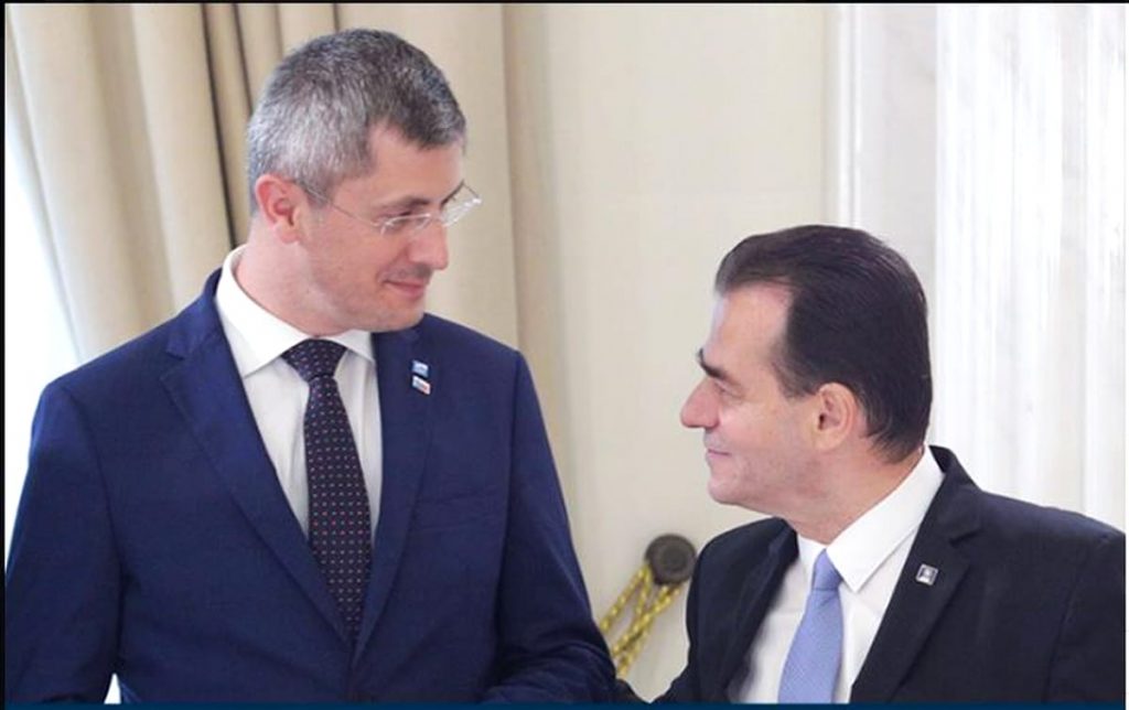 Dreapta se strânge la Vila Lac. PNL, USR PLUS și UDMR, negocieri cu săbiile pe masă!