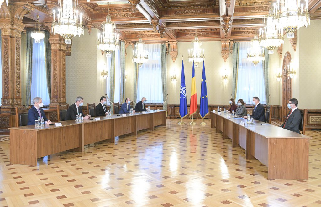 A doua rundă de consultări la Cotroceni. Coaliția de guvernare, felicitată de Iohannis. UPDATE: Liderii AUR: „Deschideți de urgență școlile!”