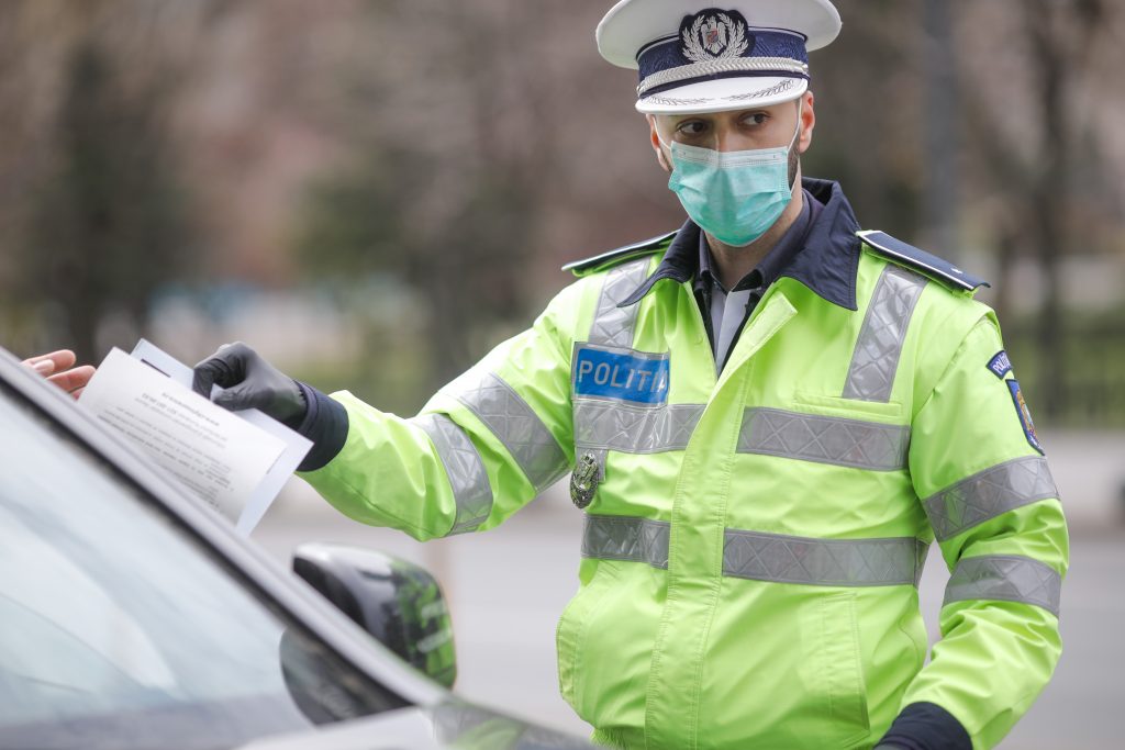 Șofer din Republica Moldova, reținut de polițiștii din Călărași. Bărbatul mirosea a alcool și a încercat să dea mită