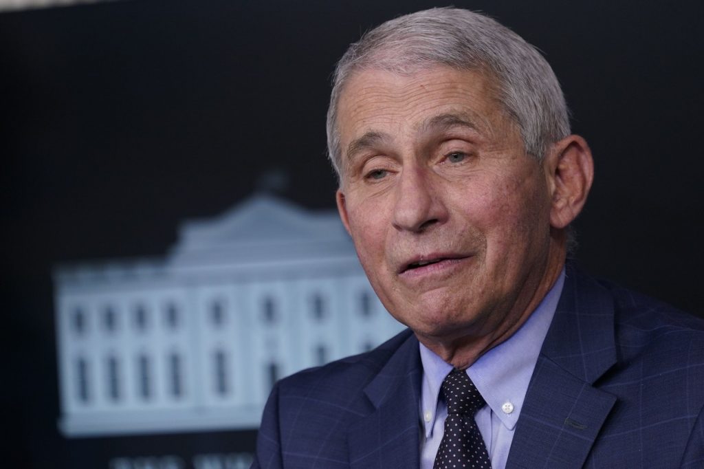 Anthony Fauci: Este „aproape sigur” că varianta Omicron a Covid-19 nu este mai gravă decât Delta