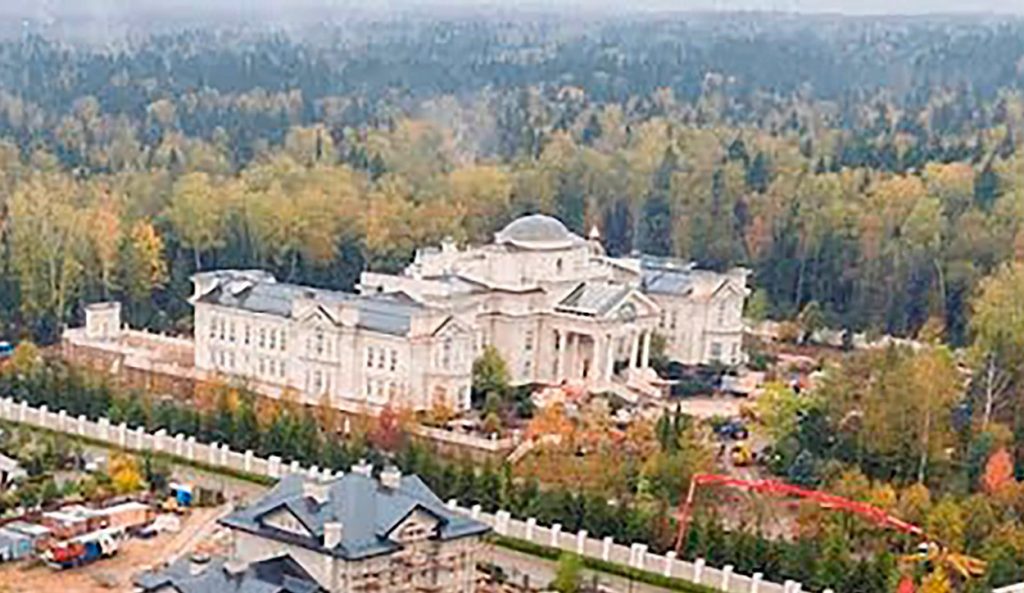 Palatul secret al lui Putin, de două ori mai mare decât Palatul Buckingham! Liderul de la Kremlin este de 60 de ori mai bogat decât Donald Trump (VIDEO)