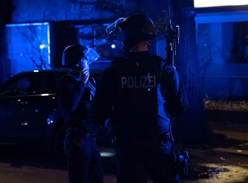 Cel puțin patru persoane au fost rănite într-un schimb de focuri la Berlin