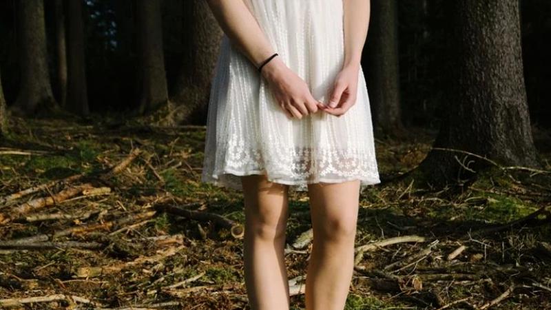 Tânără de 18 ani din Dolj, răpită de doi bărbați care au băgat-o cu forța în mașină!