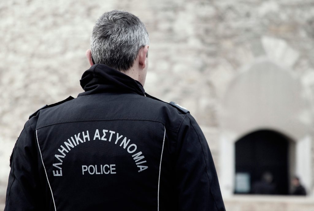 Patru polițiști greci, puși sub acuzare pentru violențe împotriva migranților