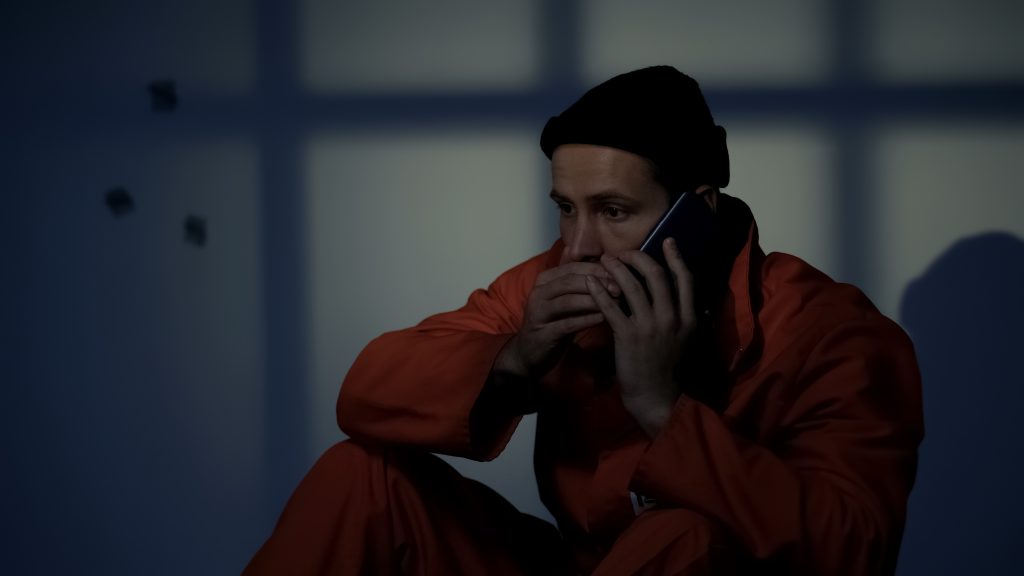 „Metoda COVID”, în pas cu pandemia: Cum i-au înșelat șapte bărbați pe mai mulți bătrâni. Doi dintre ei făceau totul din închisoare!