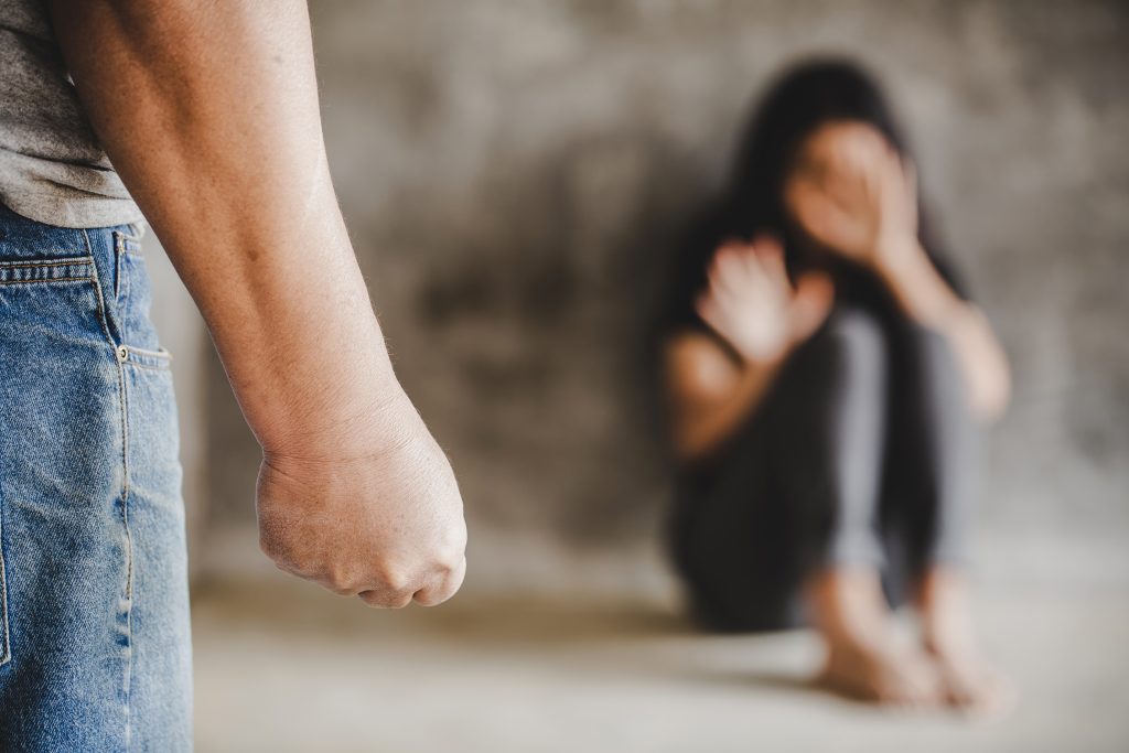 Caz șocant în Buzău: Doi proxeneți și-au trimis partenerele să se prostitueze, deși ambii aveau o situație materială bună! Timp de 4 ani victimele au trăit un adevărat calvar