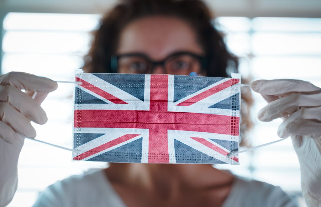 Oamenii de știință din Marea Britanie cer o carantină strictă după răspândirea rapidă a noii tulpini a SARS-CoV-2