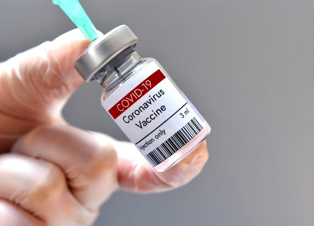 Profesor de la Oxford: Vaccinul anti-COVID-19 poate fi „modificat” pentru a fi eficient împotriva noilor tulpini de virus