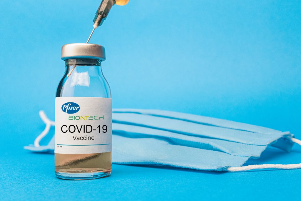 Vaccinul dezvoltat BioNTech și aprobat de EMA, eficient și împotriva tulpinii din Marea Britanie