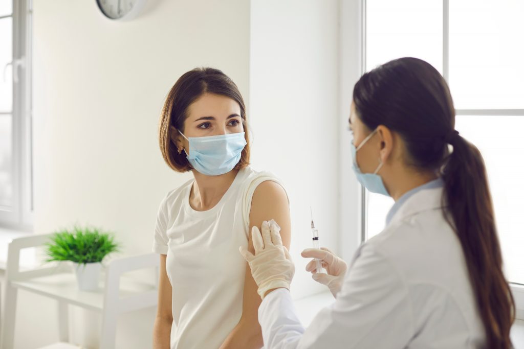 Peste 10.000 de persoane vaccinate anti-COVID-19 în România!