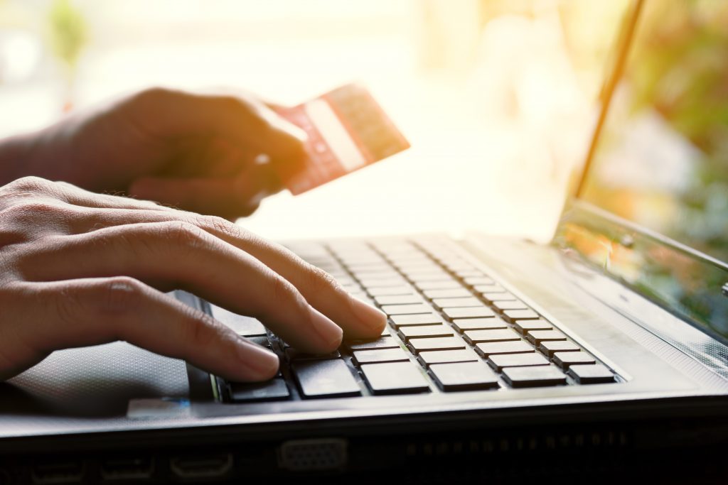 Noi protocoale de securizare a plăților online cu cardul. Cum vor fi autentificate tranzacțiile începând de anul viitor?