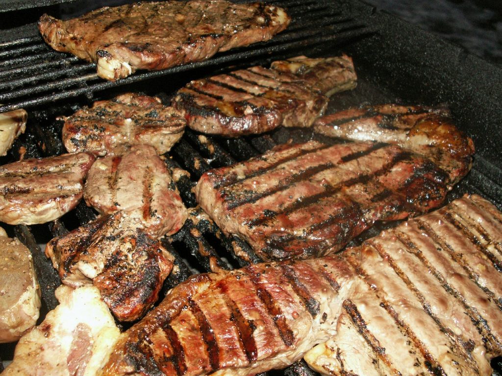 Raport Eurostat: românii cheltuie pe alimente de două ori mai mult decât media UE!