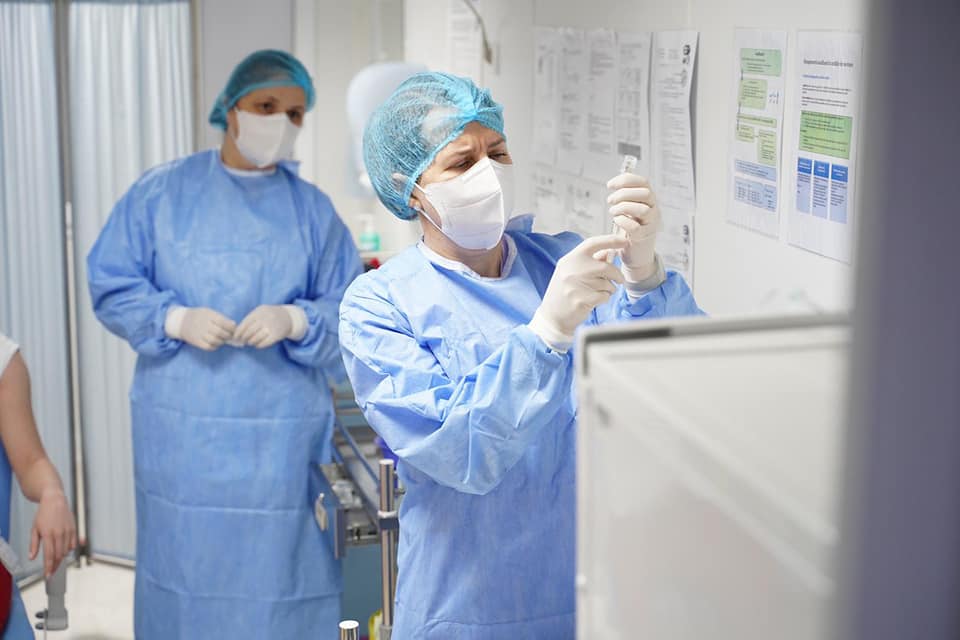 A doua tranșă de vaccinuri anti-COVID întârzie. Când vor ajunge dozele în România