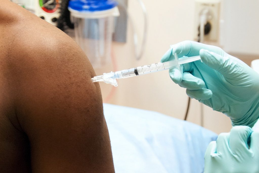 Vaccinarea împotriva noului coronavirus începe în 27 decembrie. „Știm inclusiv mașina și numele șoferului care transportă vaccinul”