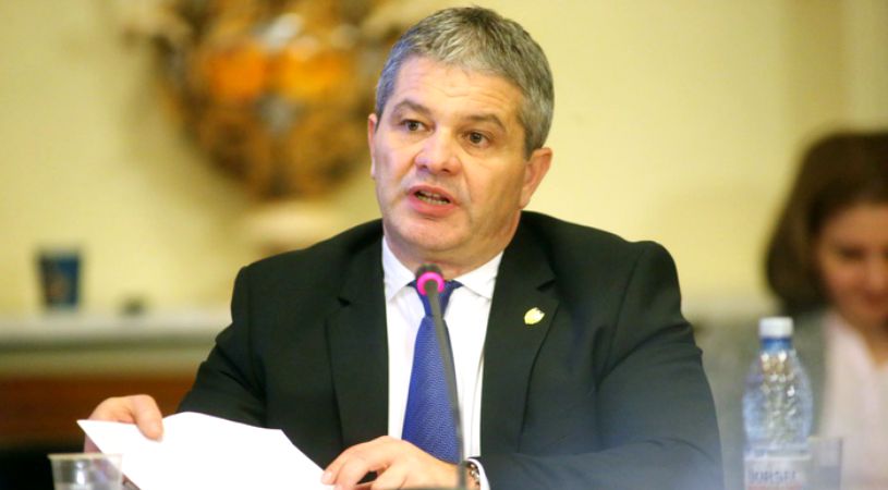 Florian Bodog, fost ministru al Sănătății, revoltat de campania de vaccinare: “A debutat maxim cu stângul. Înscrierea putea fi pornită de…”
