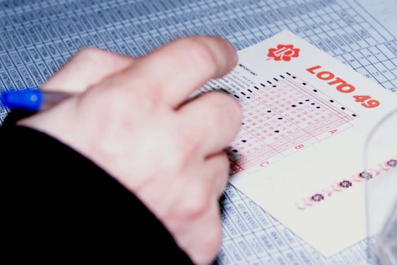 Câștigatoarea premiului de categoria I la tragerea Loto 6/49 din data de 6 decembrie 2020 și-a ridicat, marți, banii. Cu ce avere a plecat la Suceava