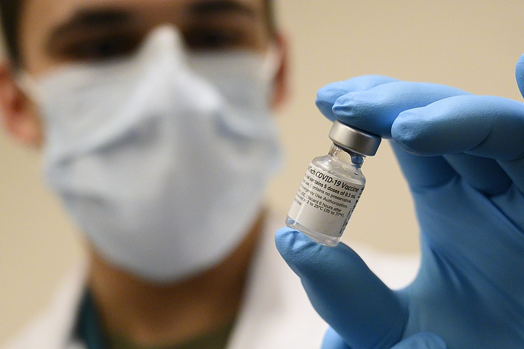 Suedia, păcălită de Pfizer prin metoda „Maradona”. Țeapa incredibilă cu vaccinuri dată Stockholmului de compania americană!