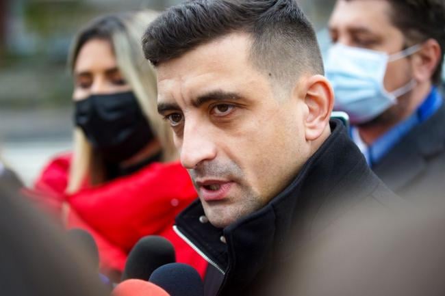 George Simion: Nu se construiește niciun spital nou. Majoritatea banilor pe care românii îi plătesc sunt sifonați