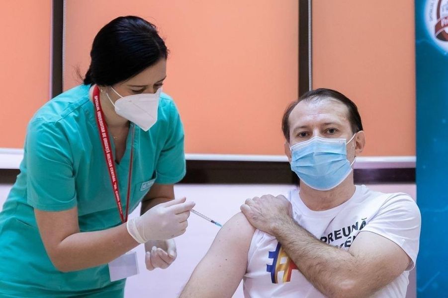 Premierul Florin Cîțu s-a vaccinat împotriva COVID-19: „Nu am simțit nimic. Românii vor să se vaccineze” (VIDEO)