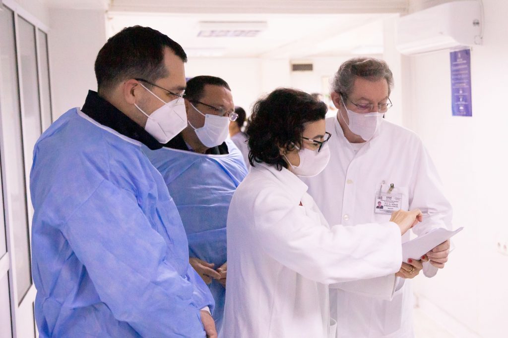 Ministerul Sănătății, despre cazul suspect cu noua tulpină COVID-19: „Rezultatul testelor va fi gata în câteva zile”/ Medic pentru GÂNDUL: „Este vorba de o probă din laborator”