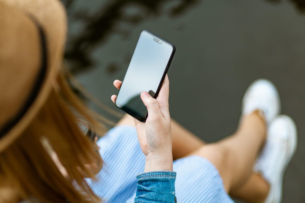 Cinci trucuri care cresc durata de „viață” a smartphone-ului tău